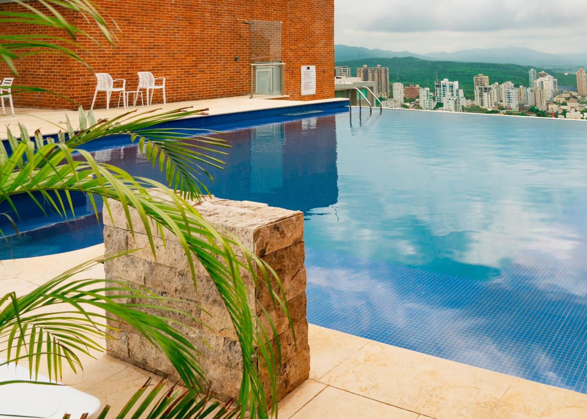 Hotel Dann Carlton Barranquilla Y Centro De Convenciones Exterior photo Infinity pool