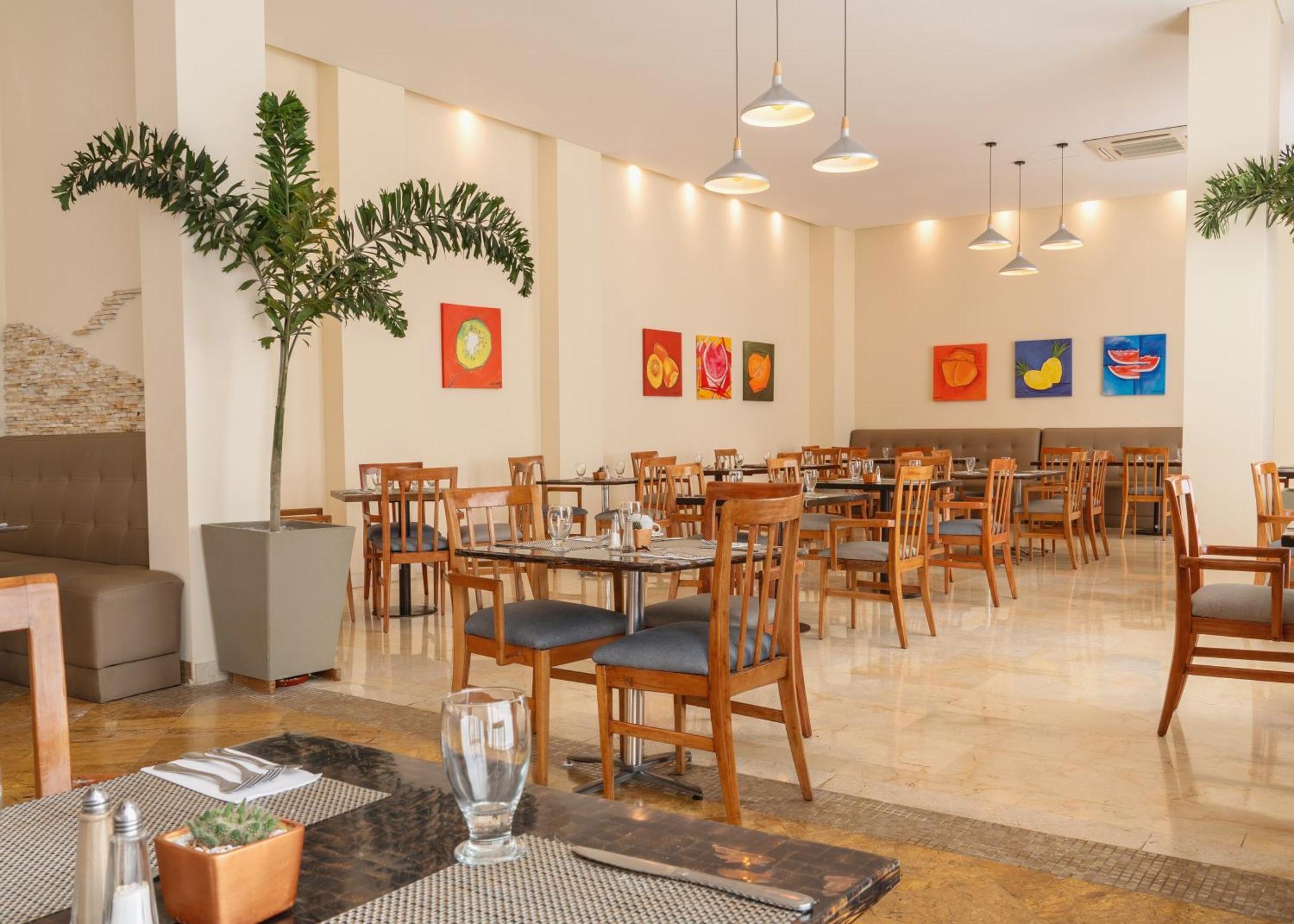 Hotel Dann Carlton Barranquilla Y Centro De Convenciones Exterior photo The restaurant