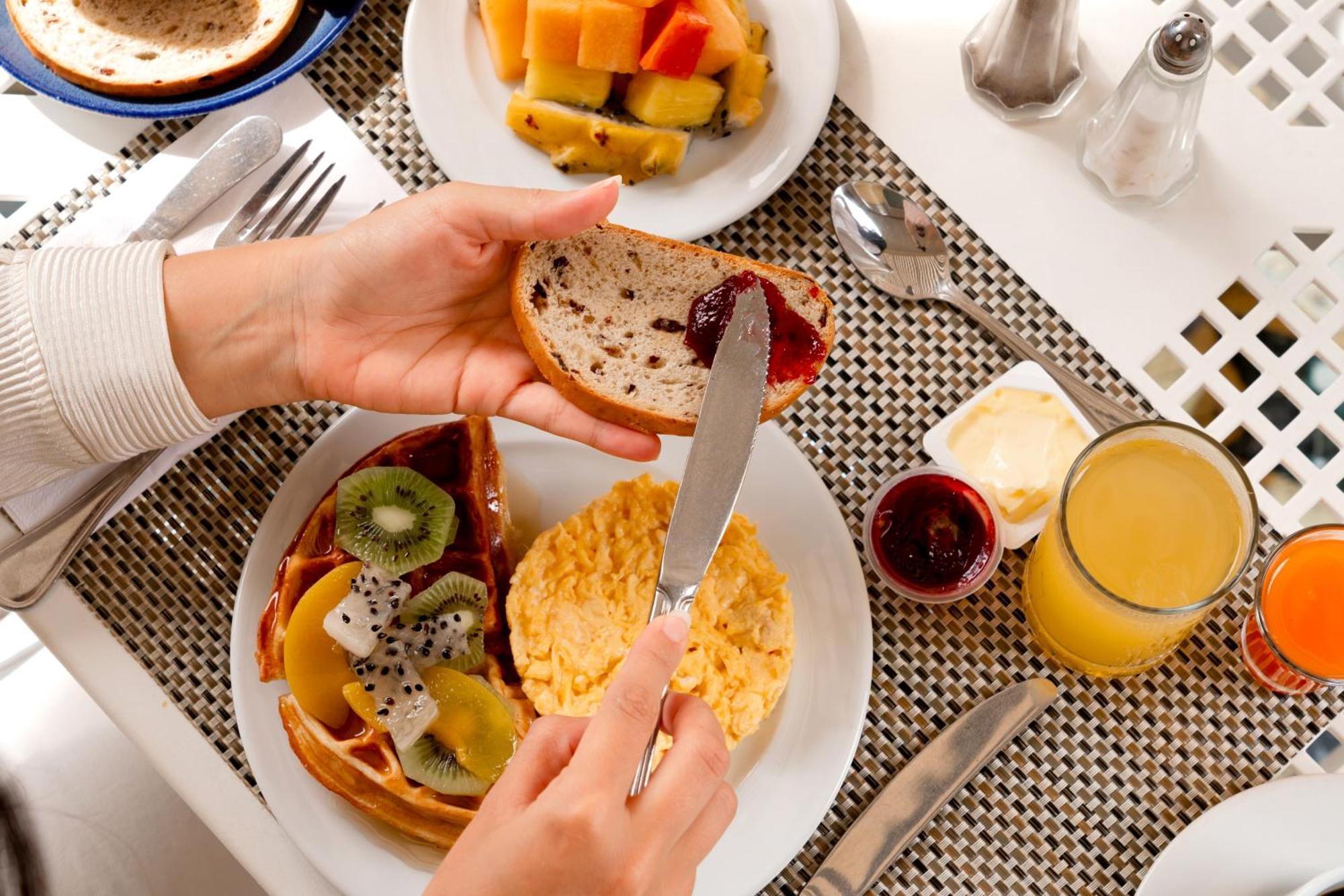 Hotel Dann Carlton Barranquilla Y Centro De Convenciones Exterior photo A continental breakfast