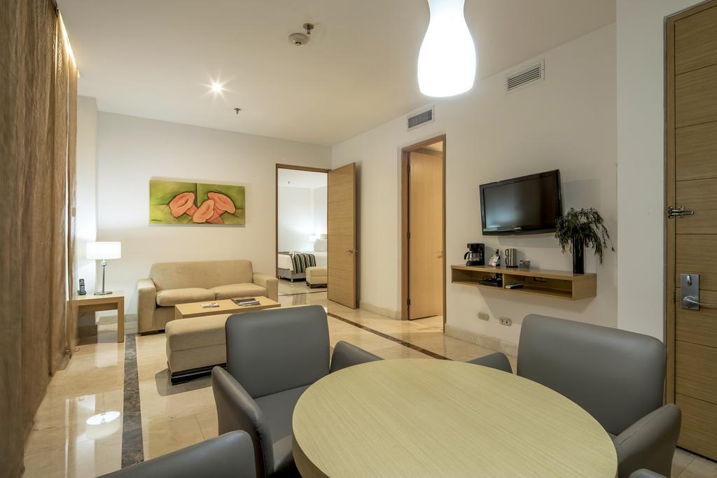 Hotel Dann Carlton Barranquilla Y Centro De Convenciones Exterior photo A suite at the hotel